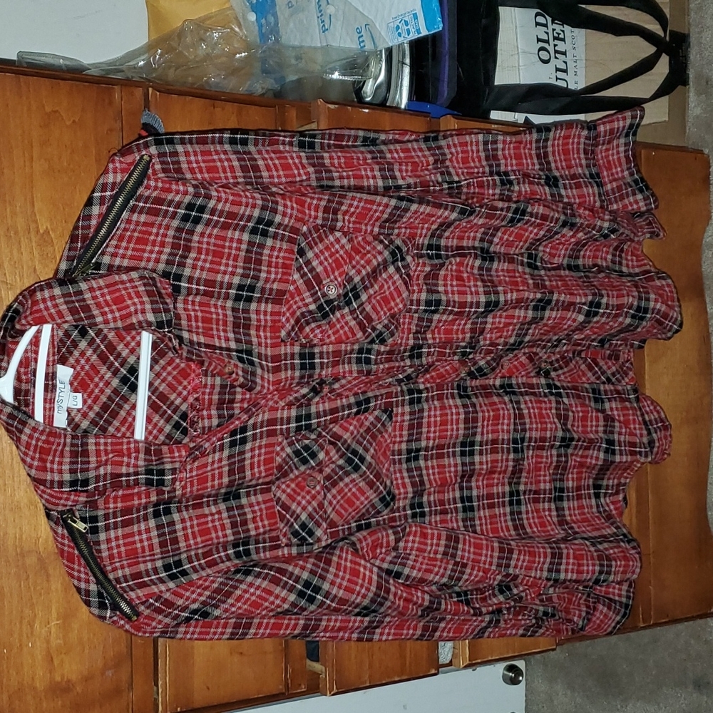 🛍 BOGO Ladies large my style plaid